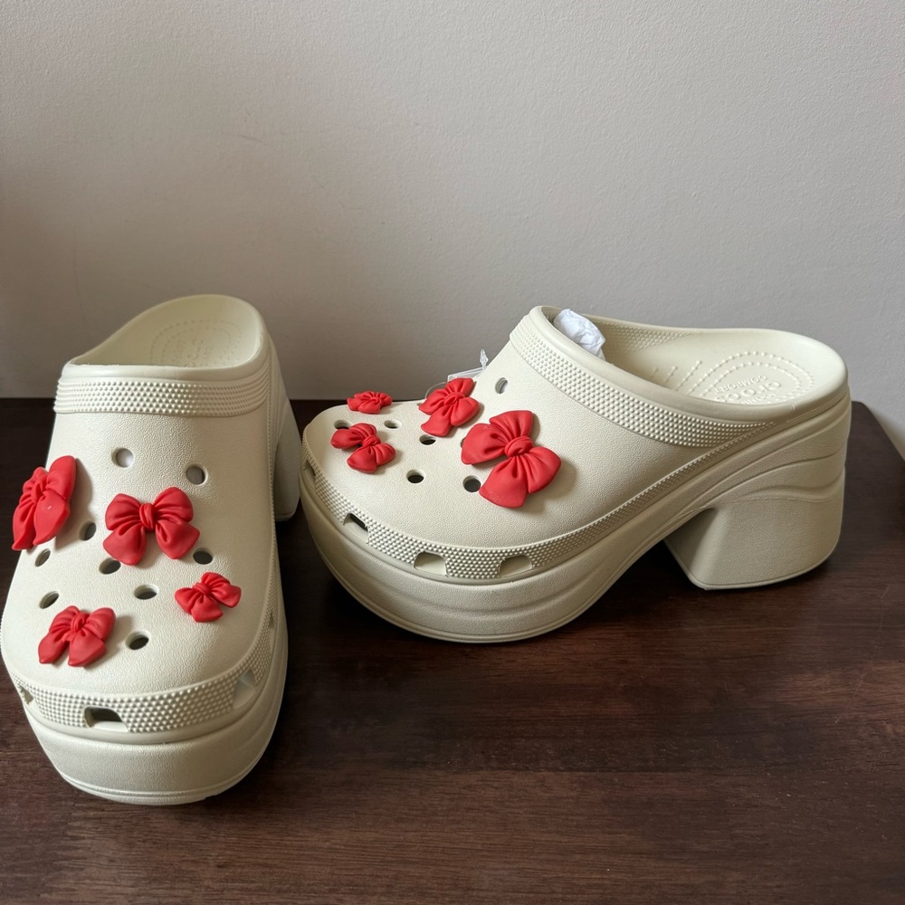 Crocs Womens Siren Clog
Bone  Sandal Heel with Red Rubber Bow